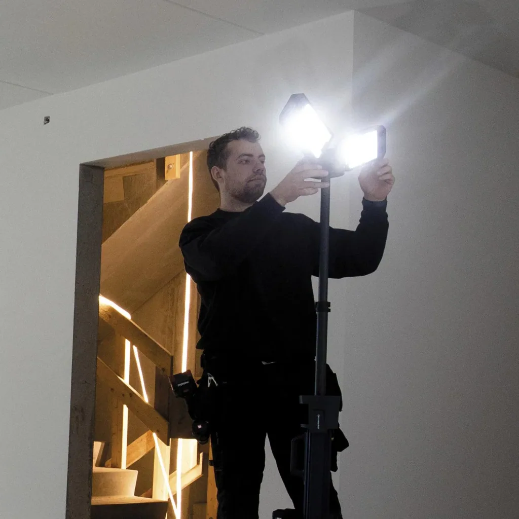 Handheld floodlight TOWER LITE CAS