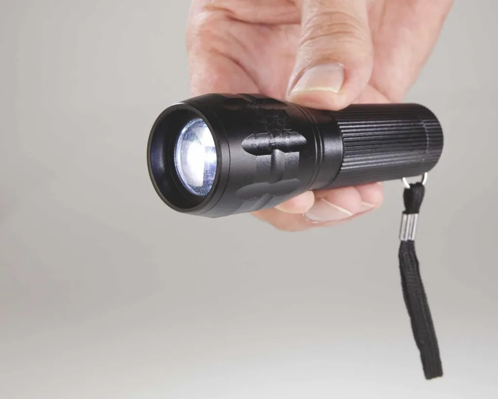 Focusable aluminum flashlight - with 5 watt CREE LED