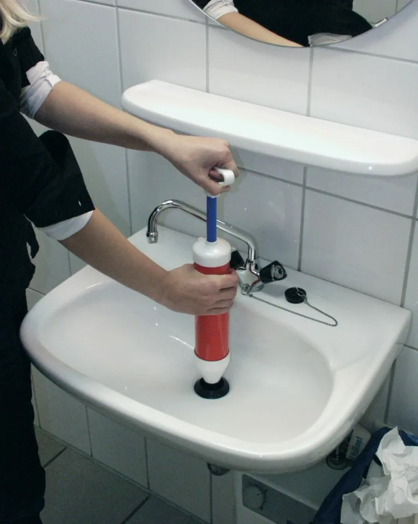 Vacuum pipe cleaning pump