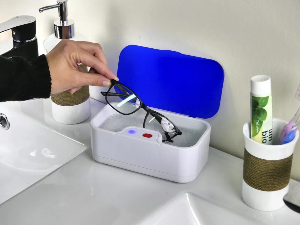 Glasses cleaner