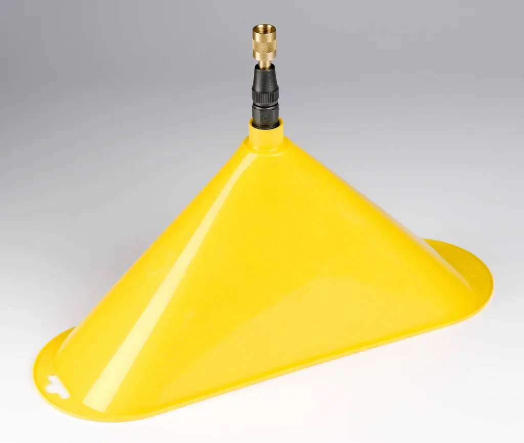 Spray shield for pressure sprayers