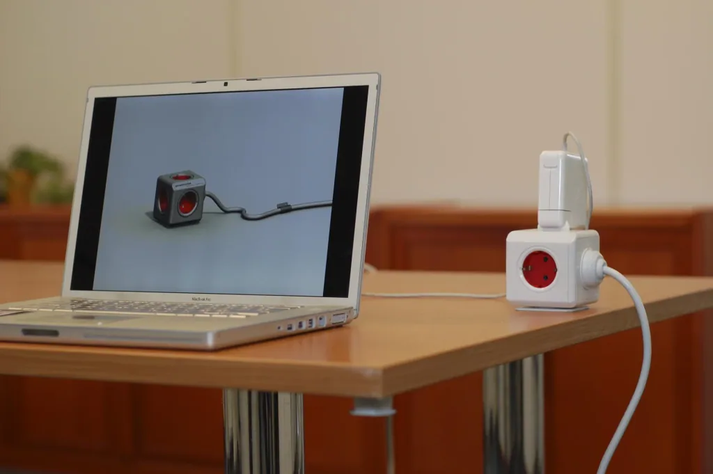 PowerCube Extended power cube with 4 sockets and 2 USB ports