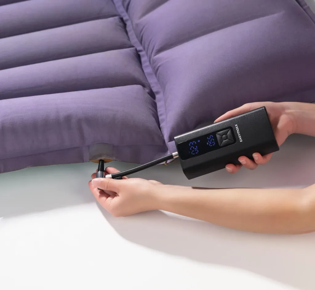 Cordless hand compressor with digital display, 12 volts, black