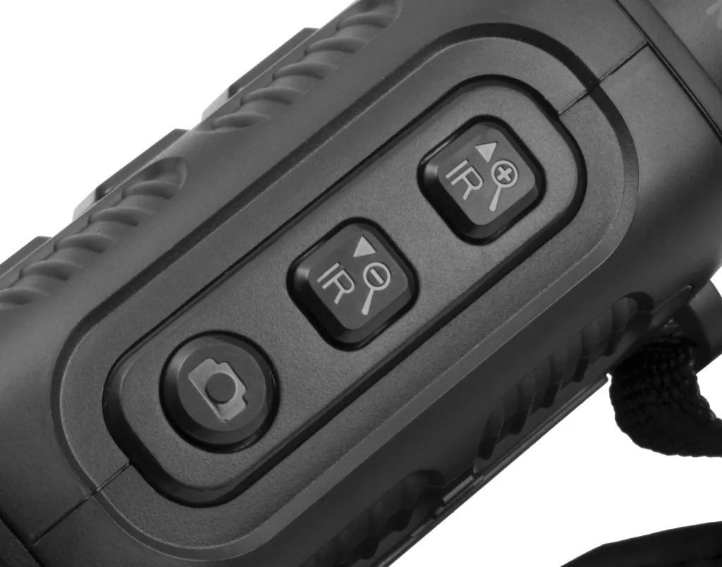 Night vision recording device with up to 300 m night vision