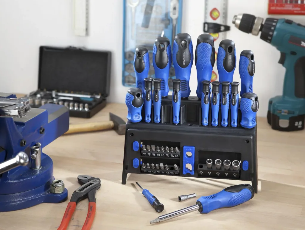 Screwdriver and bit set 39-piece