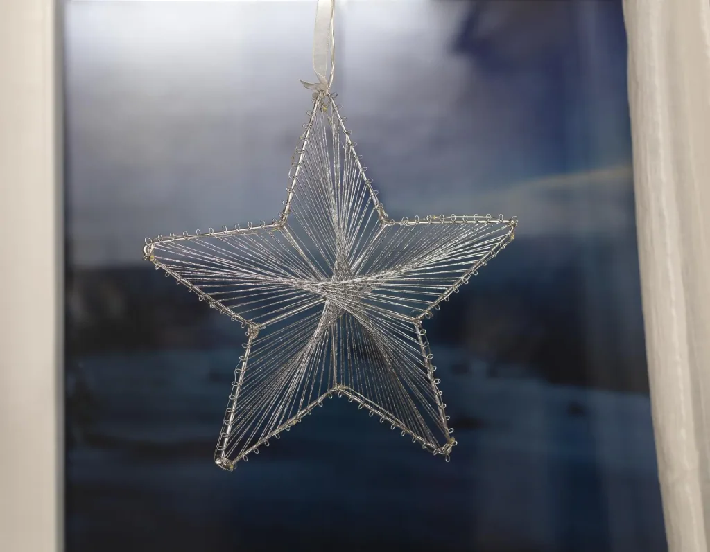Decorative star with 20 warm white LEDs, battery operated
