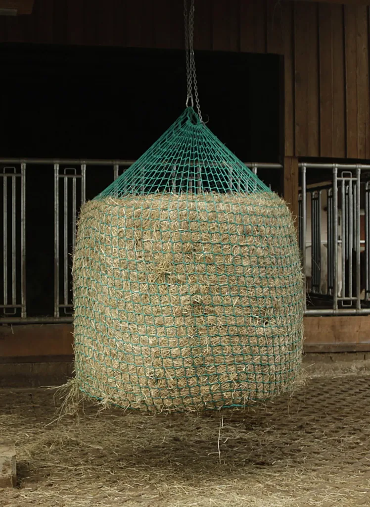 Hay net for round bales 150 x 180 cm for hanging
