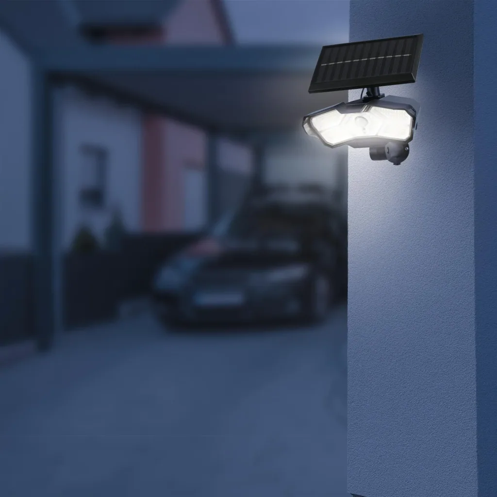 LED solar spotlight with motion detector, 400 lumens