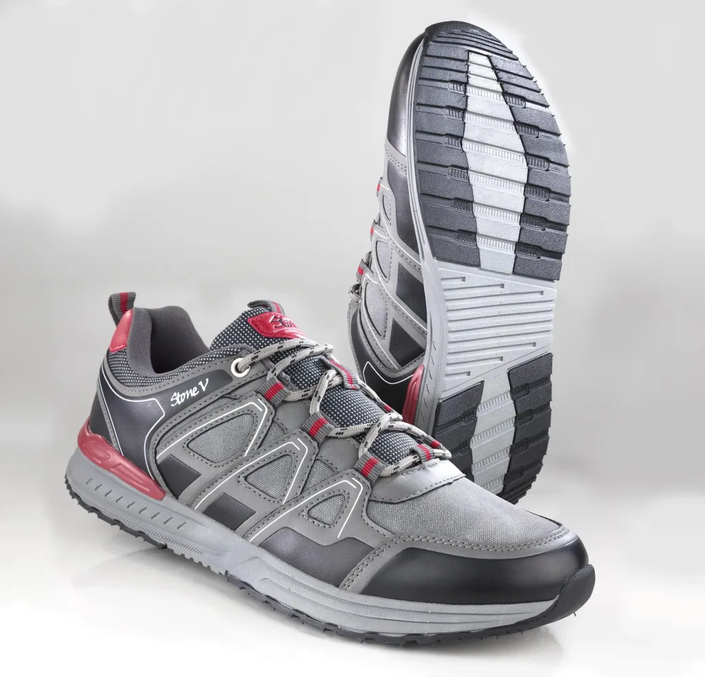 Hiking and leisure shoe, grey/black/red, size 40