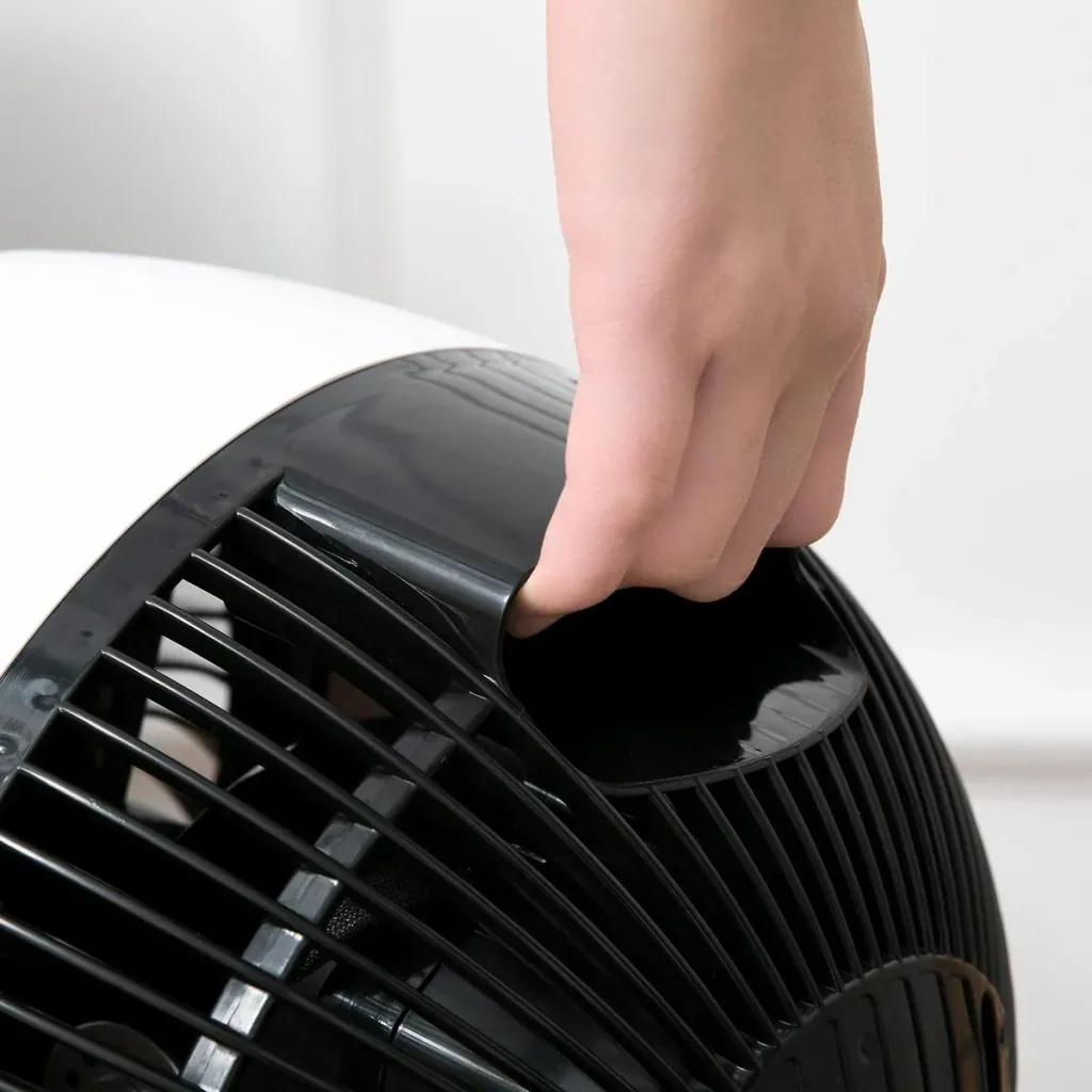 Pedestal fan with remote control, adjustable black/white