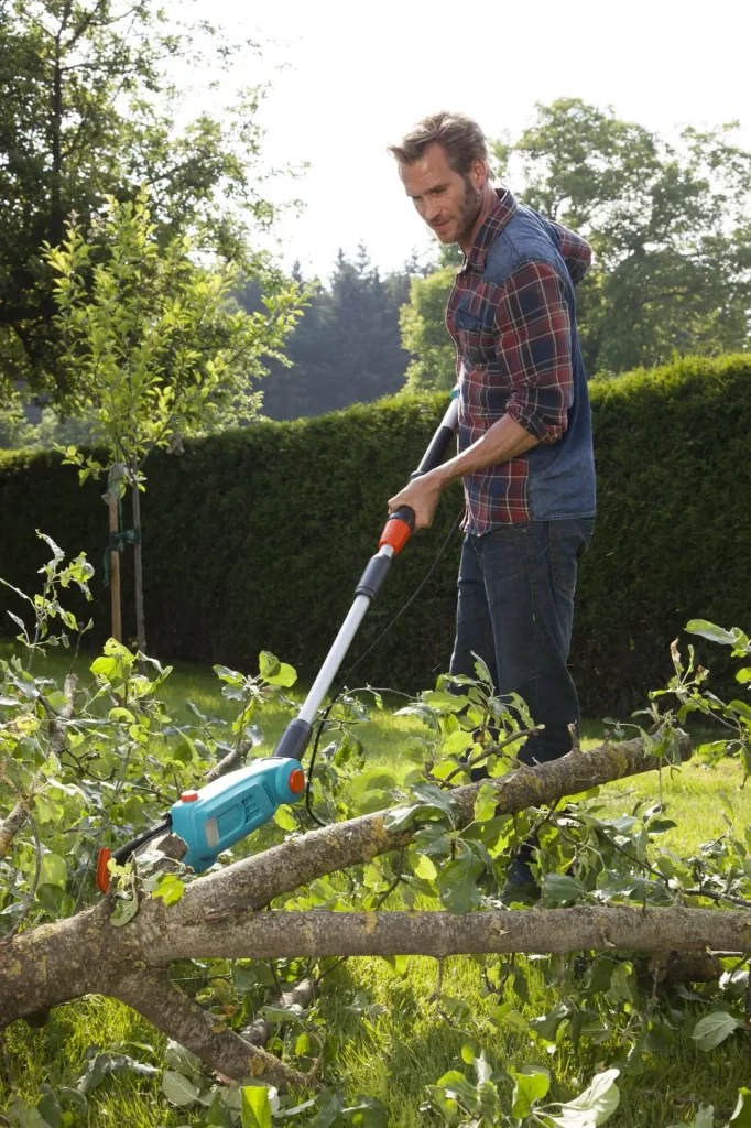 Electric telescopic pole pruner TCS 720/20, 720 watts