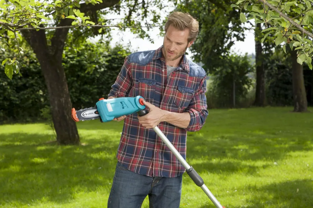 Electric telescopic pole pruner TCS 720/20, 720 watts
