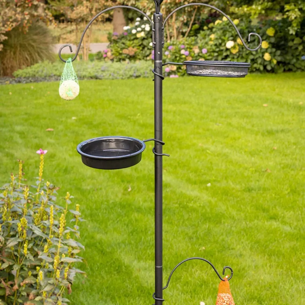 Feeding station S