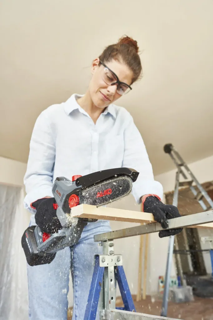 Accu-minikettingzaag CSM 1815, inclusief 1 accu en lader, 18 V, compatibel met BOSCH HOME AND GARDEN
