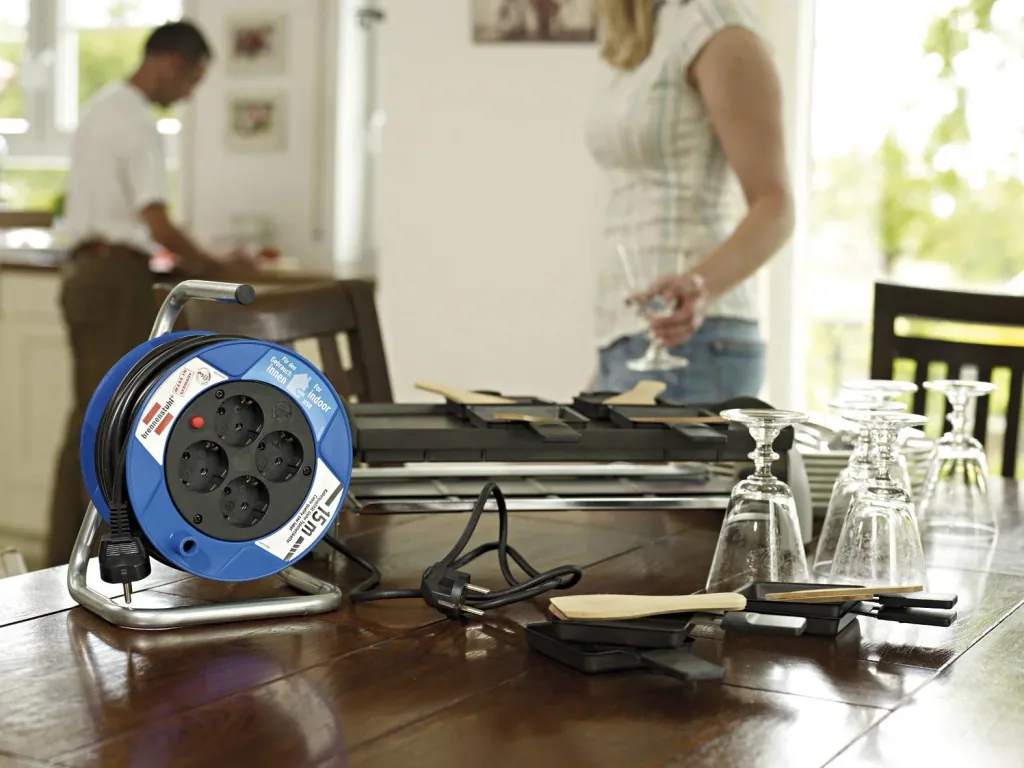 Compact cable drum with 15 m extension