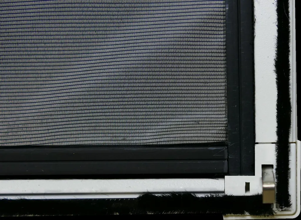 Telescopic insect screen window slim with pollen protection 120 x 140 cm, white