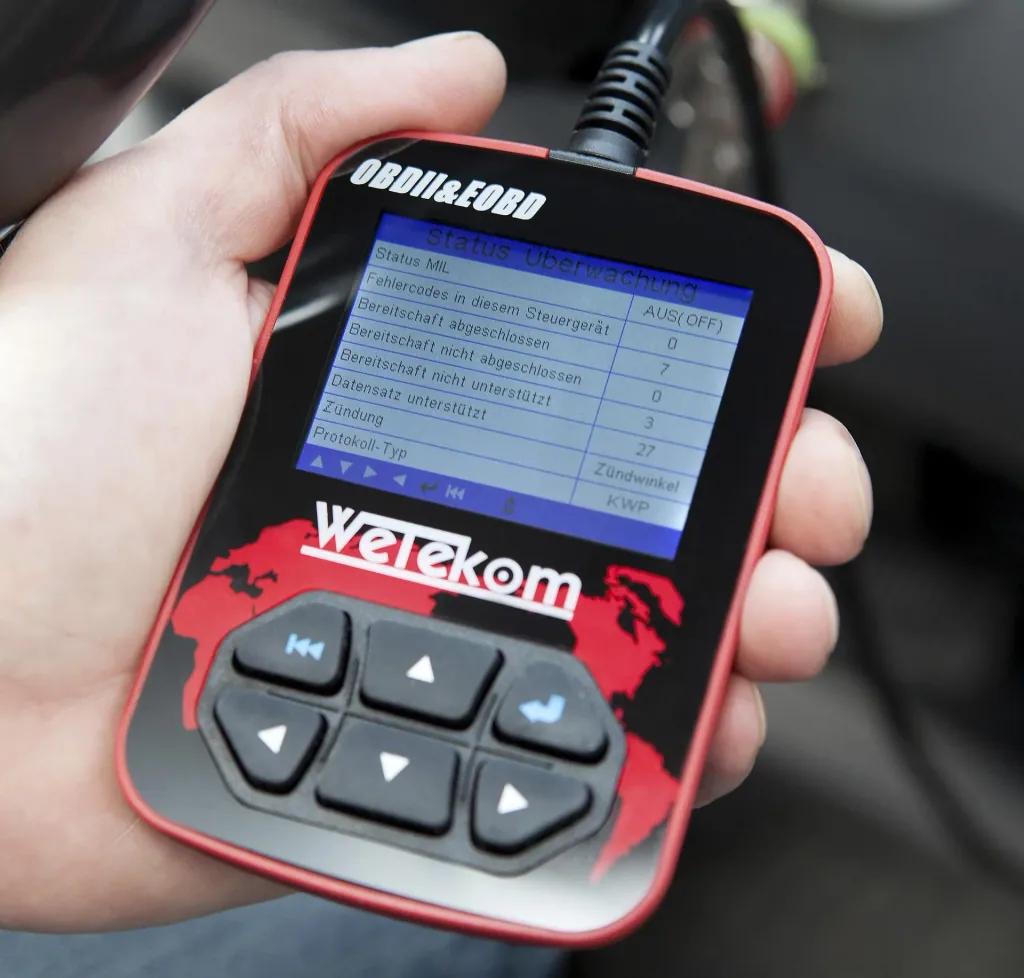 OBDII diagnostic scanner with color display