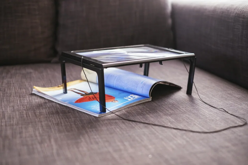 Stand magnifier with light