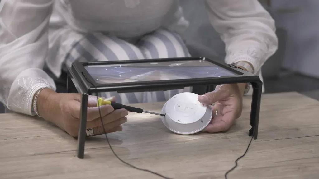 Stand magnifier with light