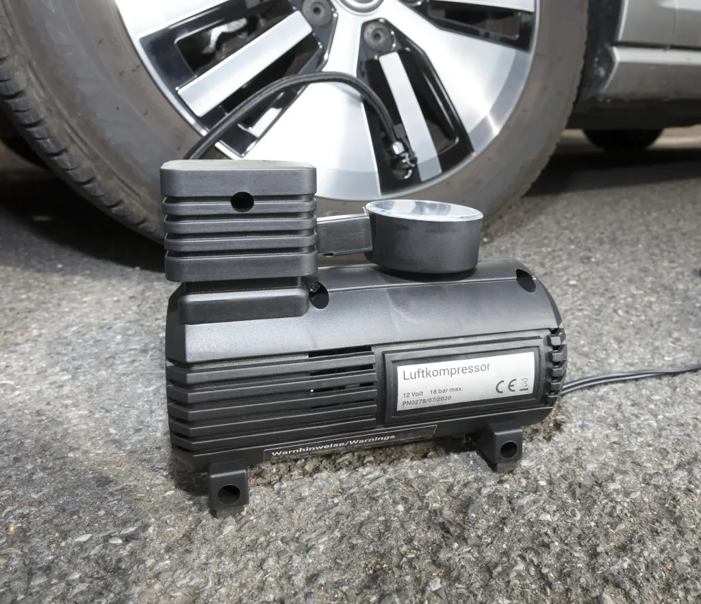 Air compressor - 12 Volt