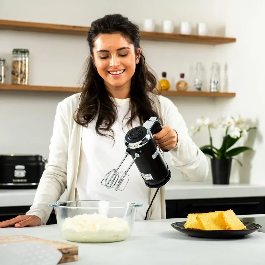 Retro hand mixer - black