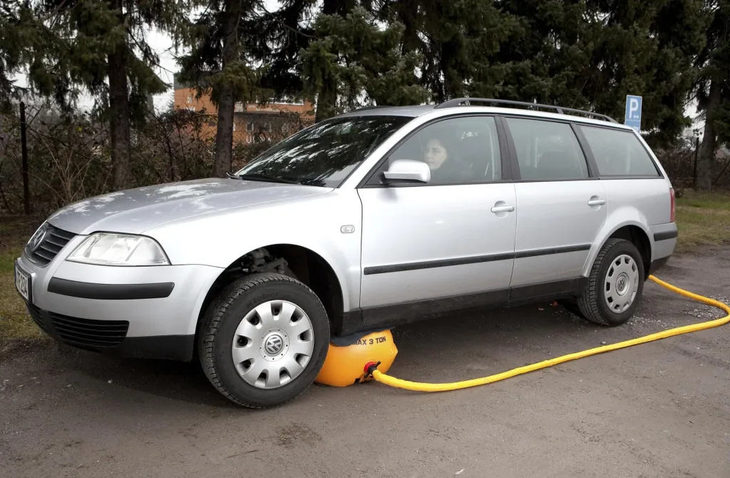 Balloon car jack AUTO LIFT