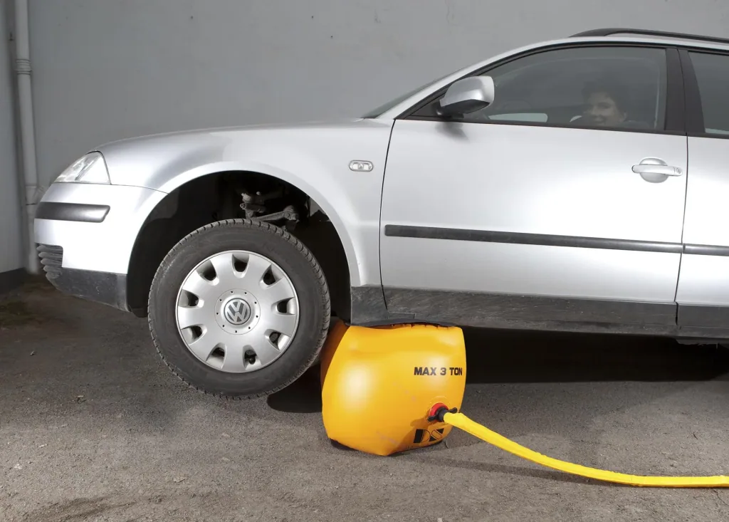 Balloon car jack AUTO LIFT