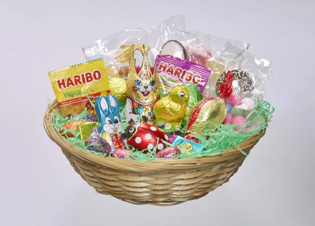 Easter basket with mixed sweets, 40 pieces
