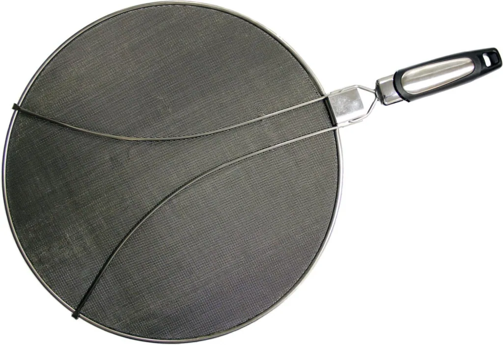 Splash guard with activated carbon filter against grease splashes and odors, folding handle