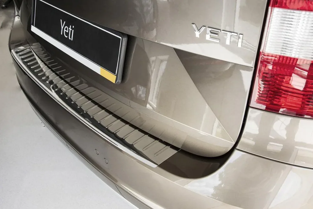 Stainless steel loading sill protector for Skoda Yeti FL (City), built from 2013-2016