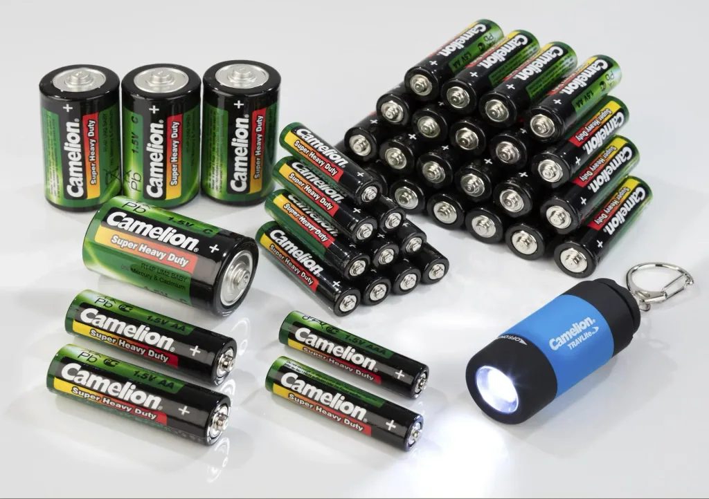 Zinc-carbon battery economy pack 40 pieces with LED flashlight