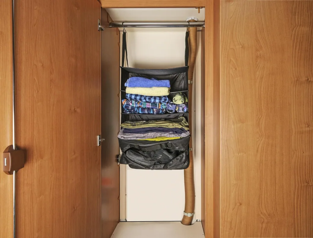 Hanging shelf travel bag, 3 compartments, 41 x 26 x 70 cm