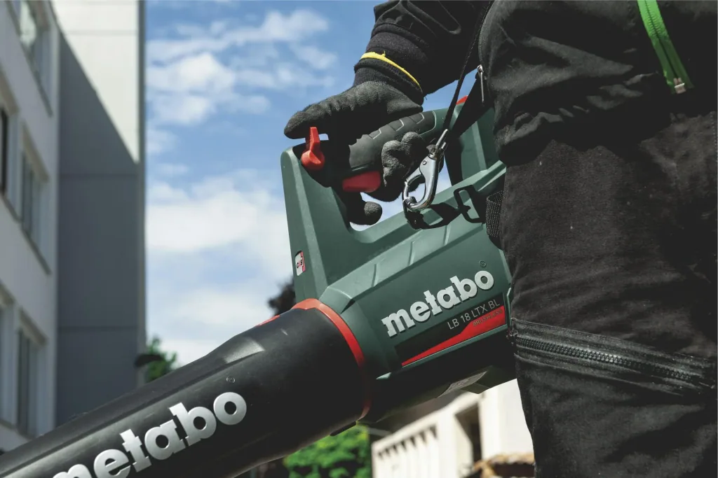 Cordless leaf blower LB 18 LTX BL without battery, without charger