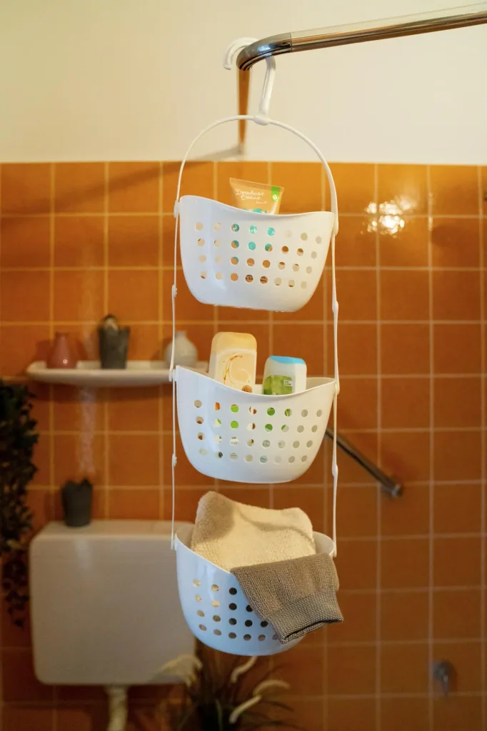 Shower hanger, shower organizer, with 3 baskets, white