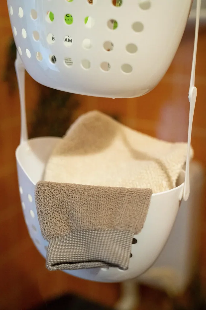 Shower hanger, shower organizer, with 3 baskets, white