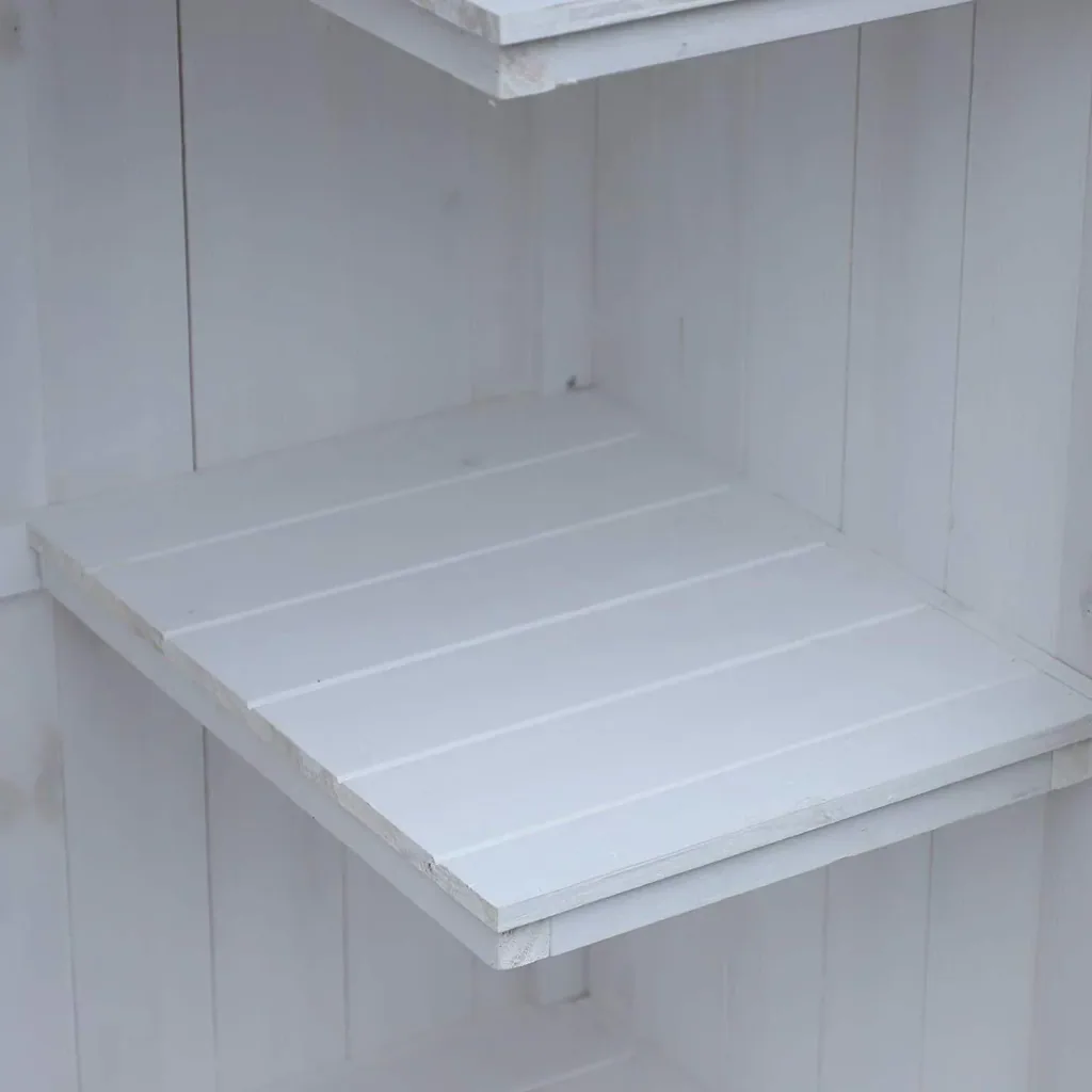 Garden cabinet with bitumen paper