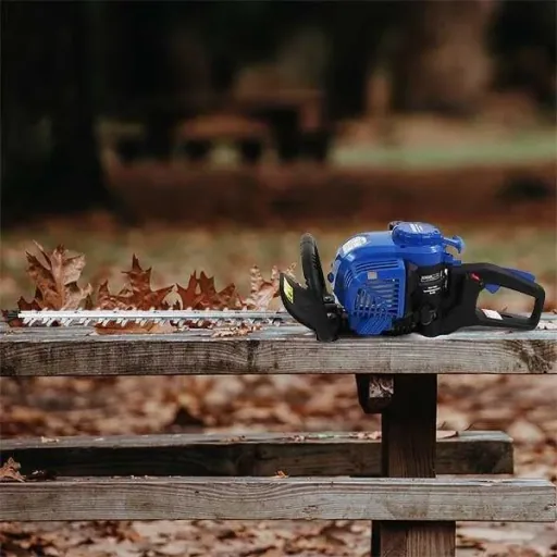 26cc petrol hedge trimmer with 4-stroke petrol engine