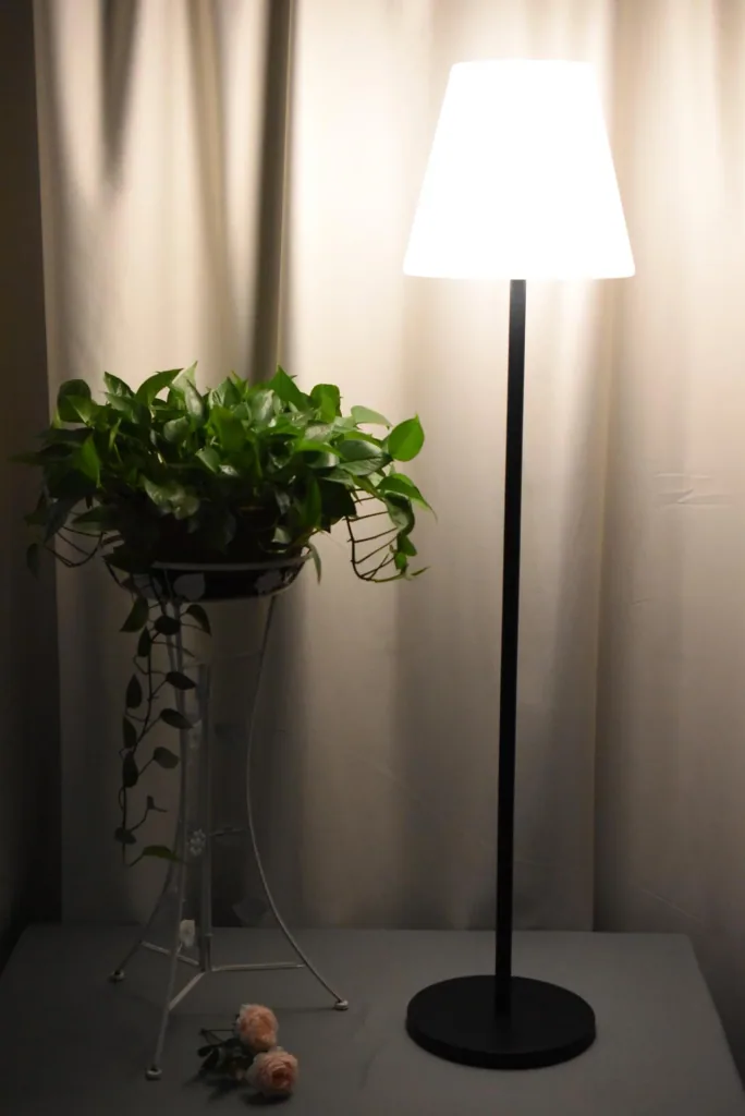 LED solar outdoor lamp with 32 LEDs