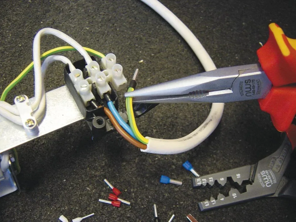 Universal wire end ferrules assortment with pliers and screwdriver