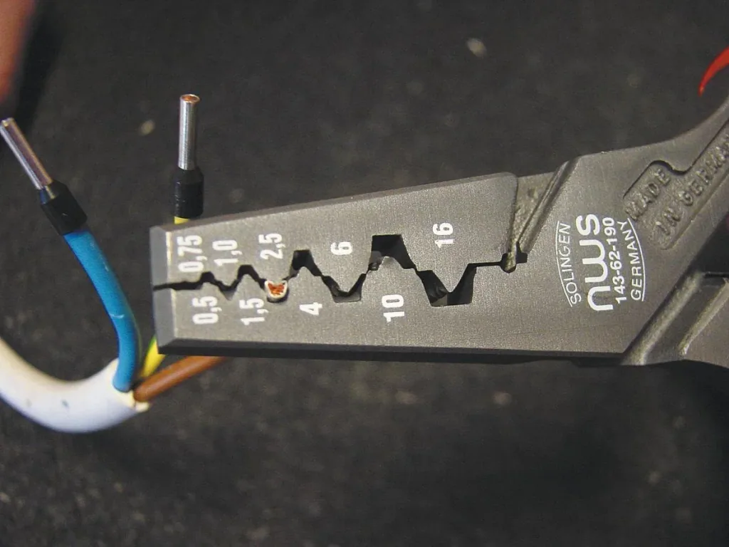 Universal wire end ferrules assortment with pliers and screwdriver