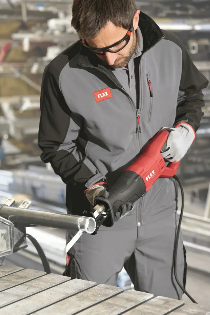 1100 Watt universal reciprocating saw RS 11-28 with throttle switch