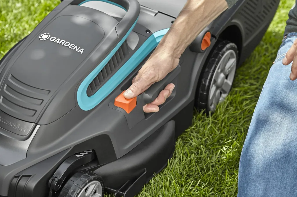 Electric lawn mower PowerMax 1600/37 + circular sprinkler Samba