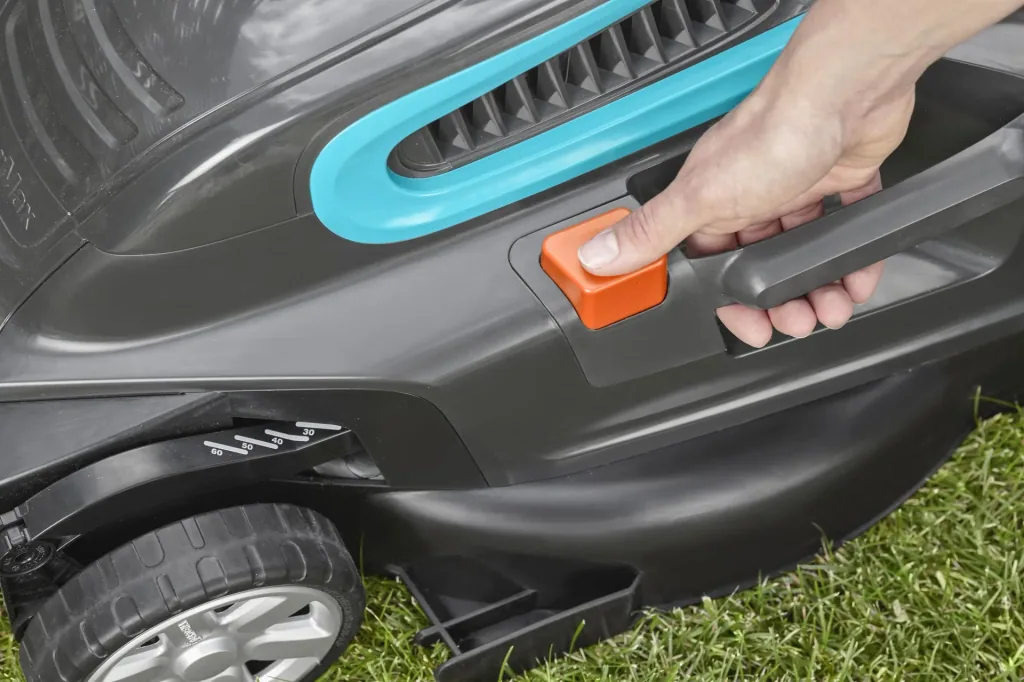 Electric lawn mower PowerMax 1600/37 + circular sprinkler Samba