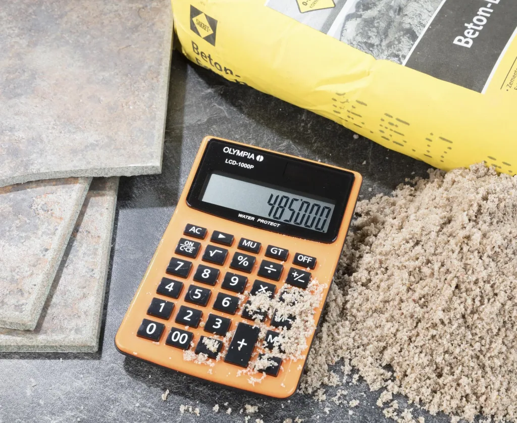 Desktop calculator with dust and splash protection