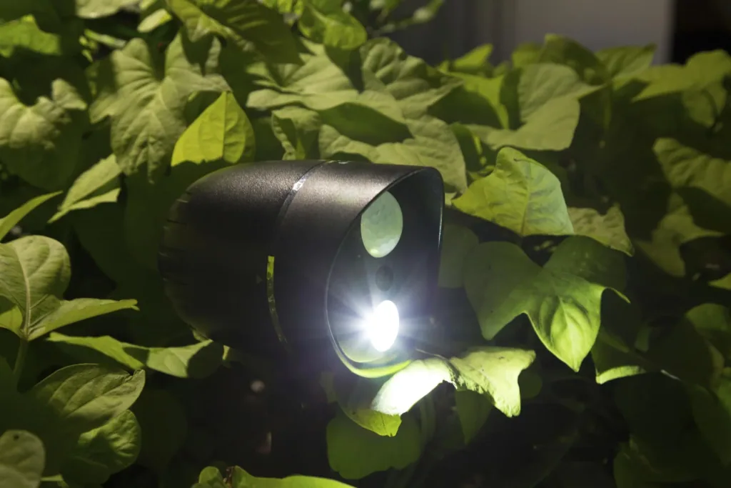 HD outdoor camera with LED light and motion detection - black