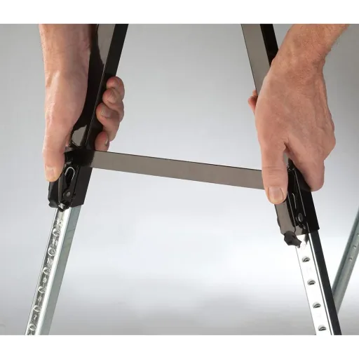 WORKBENCH WITH TELESCOPIC LEGS FOR UNEVEN SURFACES