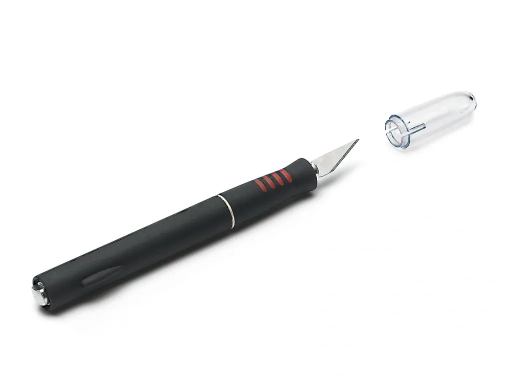 Hobby knife with replacement blades