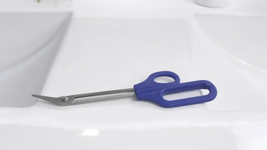 Pedicure scissors