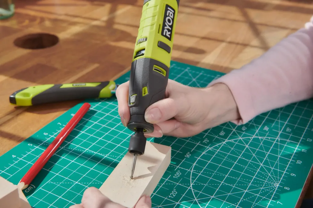 Cordless rotary tool 4V USB, including 4V 2.0 Ah battery and USB-C charger