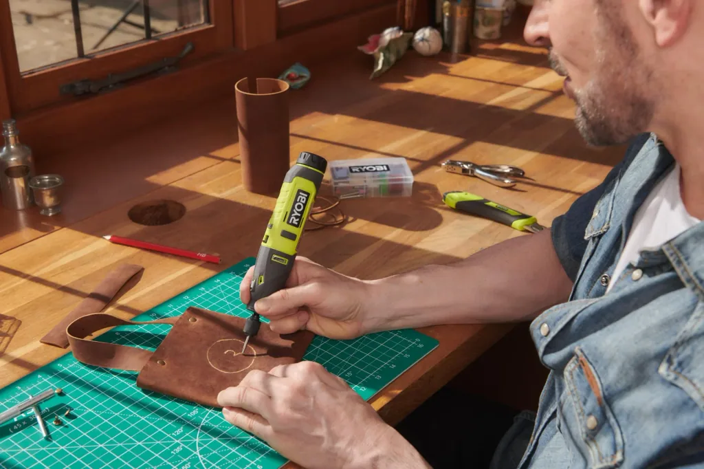 Cordless rotary tool 4V USB, including 4V 2.0 Ah battery and USB-C charger